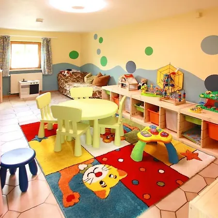 Gruppenferienhaus Landhaus St.oswald-mit Pool בית נופש *