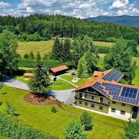 펜션 Gruppenferienhaus Landhaus St.oswald-mit Pool *
