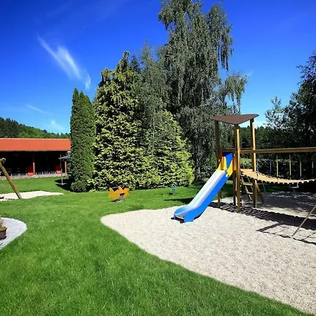 Gruppenferienhaus Landhaus St.oswald-mit Pool 펜션