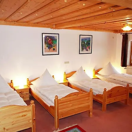 Gruppenferienhaus Landhaus St.oswald-mit Pool 펜션