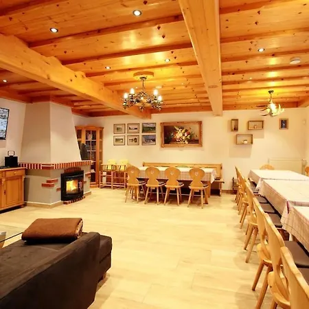 Gruppenferienhaus Landhaus St.oswald-mit Pool 펜션 *